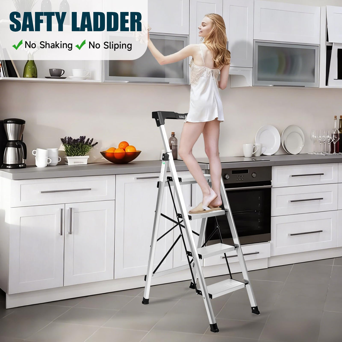 Aluminium 4 Step Ladder with Retractable Handgrip, 330 lbs Capacity, Silver F381879