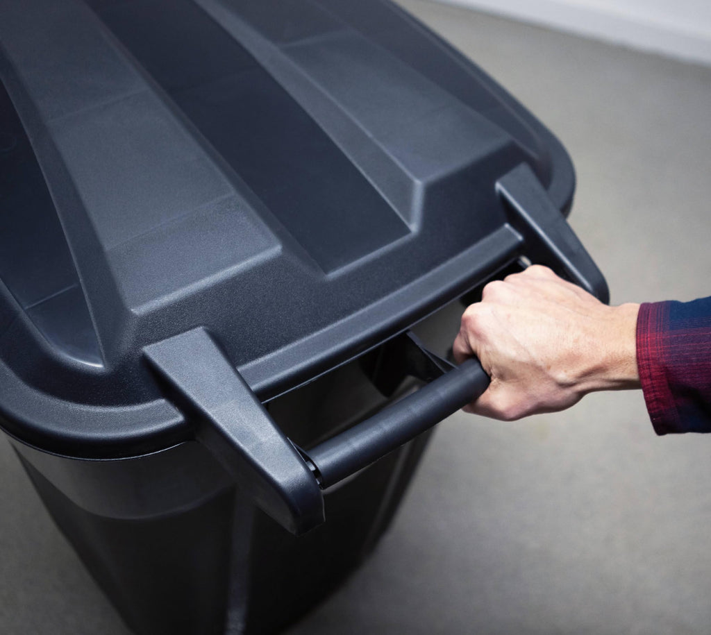32 Gallon Wheeled Heavy Duty Plastic Garbage Can with Attached Lid T750